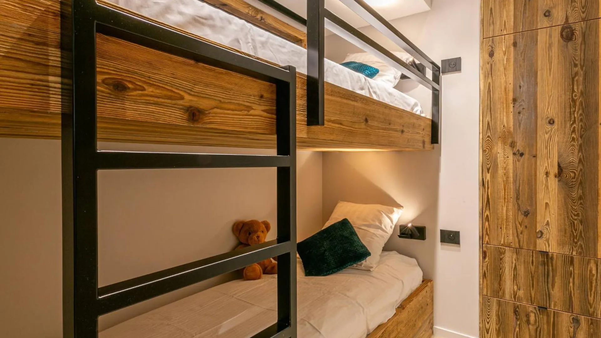 Appartement 3 Pieces, Skis Aux Pieds, Garage Ferme, Wifi, Au Pied Des Pistes De Val-D'Isere - Fr-1-694-347 0*,  法国
